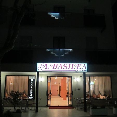 Hotel Basilea ベラーリア・イジェア・マリーナ エクステリア 写真