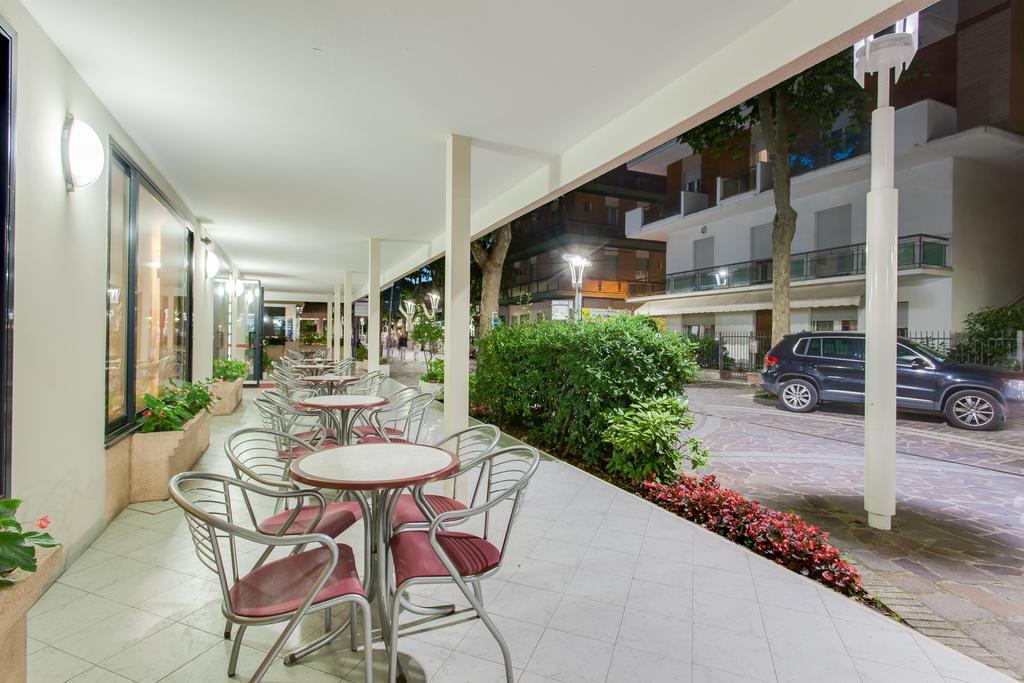 Hotel Basilea ベラーリア・イジェア・マリーナ エクステリア 写真